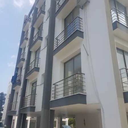 New Fabulous Flat In The Heart Of Kyrenia 아파트 *