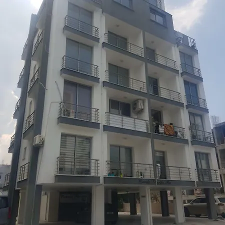 New Fabulous Flat In The Heart Of Kyrenia 아파트
